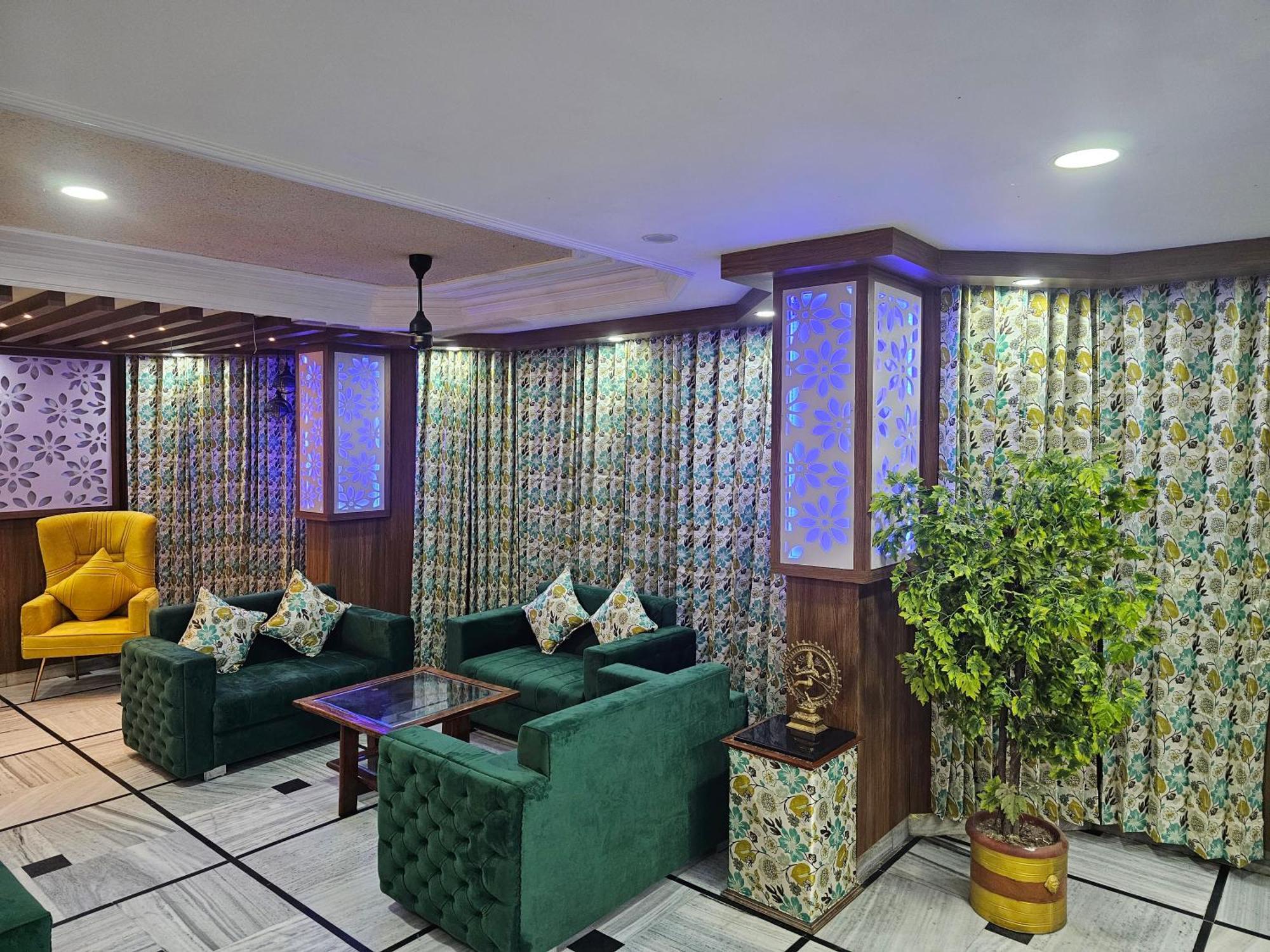 Hotel Bhawani International Katra  Exteriör bild